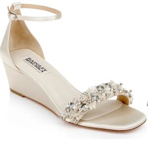 Badgley Mischka Teasha Embellished Bridal Shoes 11 Wedge Heel Ankle Strap Ivory